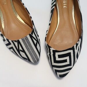 Stylish Black and White Women's Flats